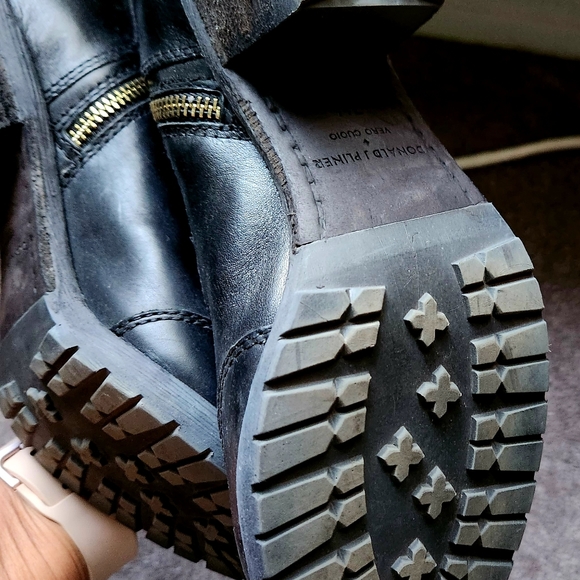 Donald Pilner Combat Boots Black w/ Gold Hardware size 7m - Picture 7 of 10